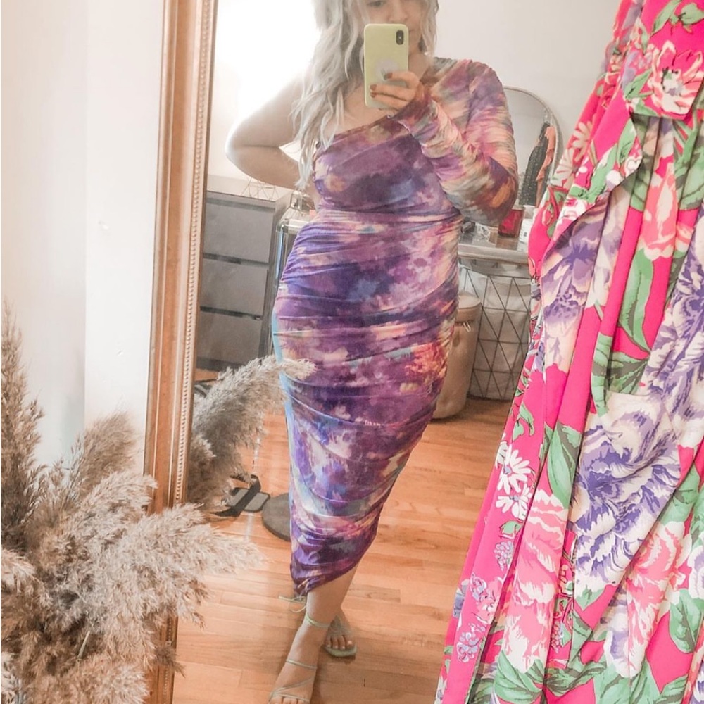 Fashion nova body on multicolored midi dress